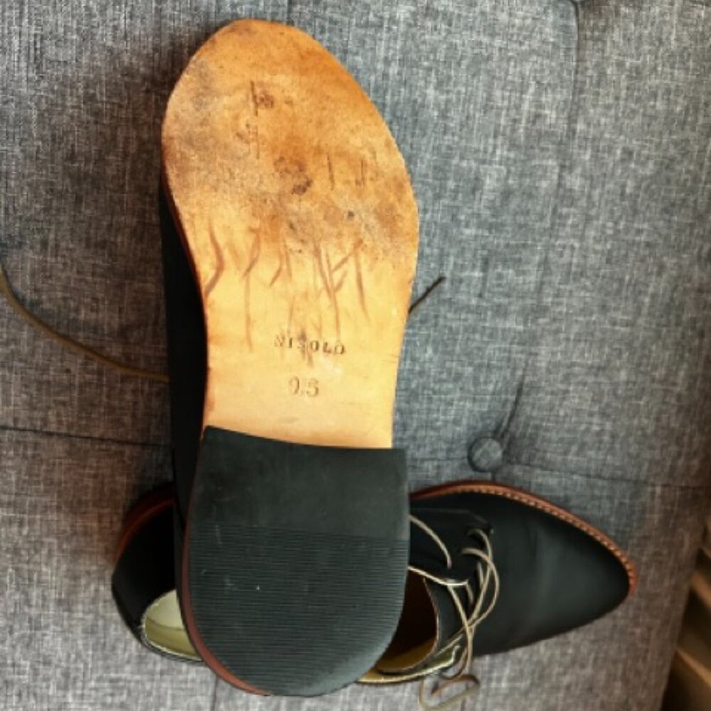 Nisolo Oxford James Shoes in Black - Picture 5 of 5